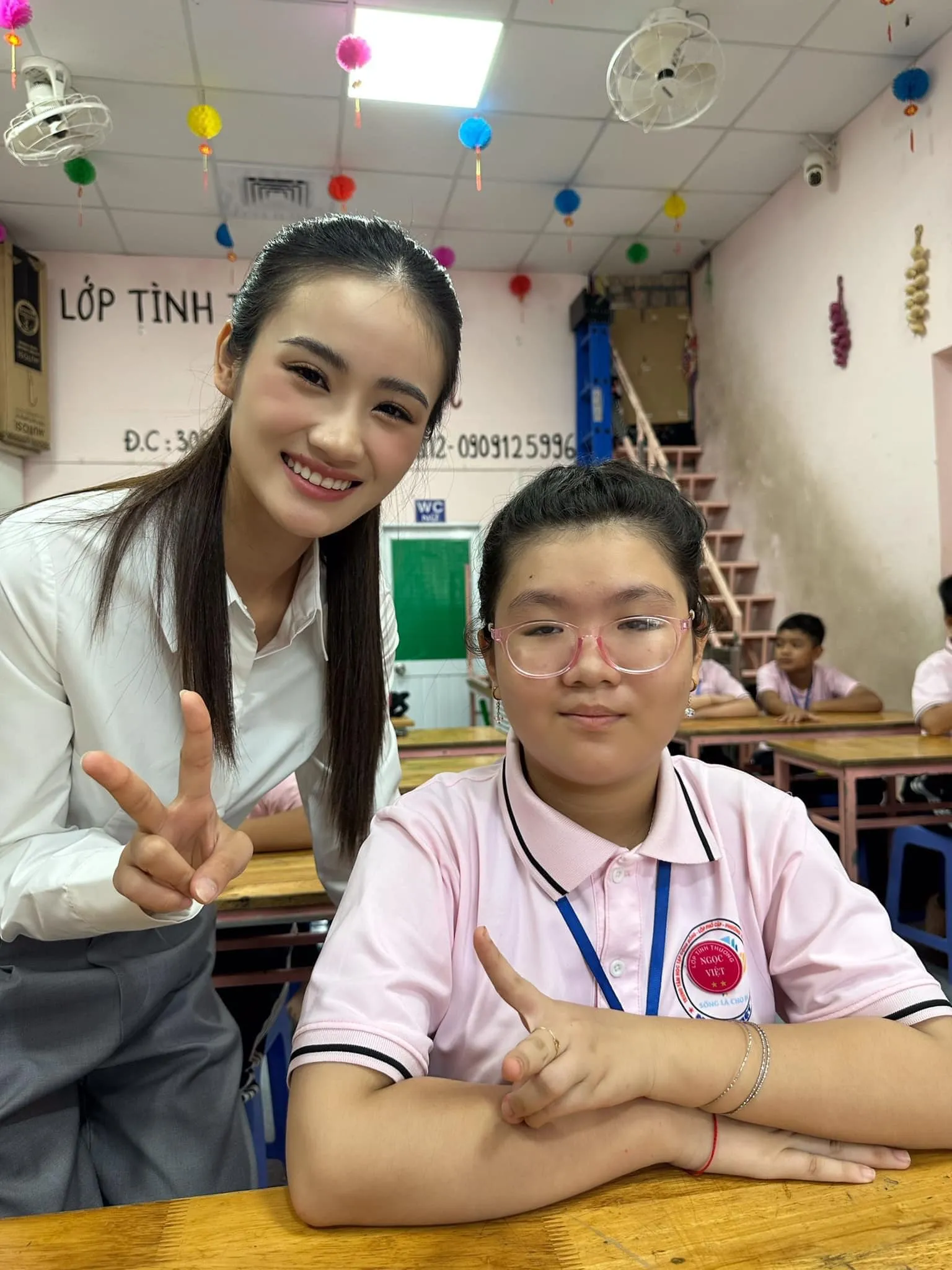 hoa-hau-y-nhi-tiep-tuc-xin-loi-khan-gia (4)