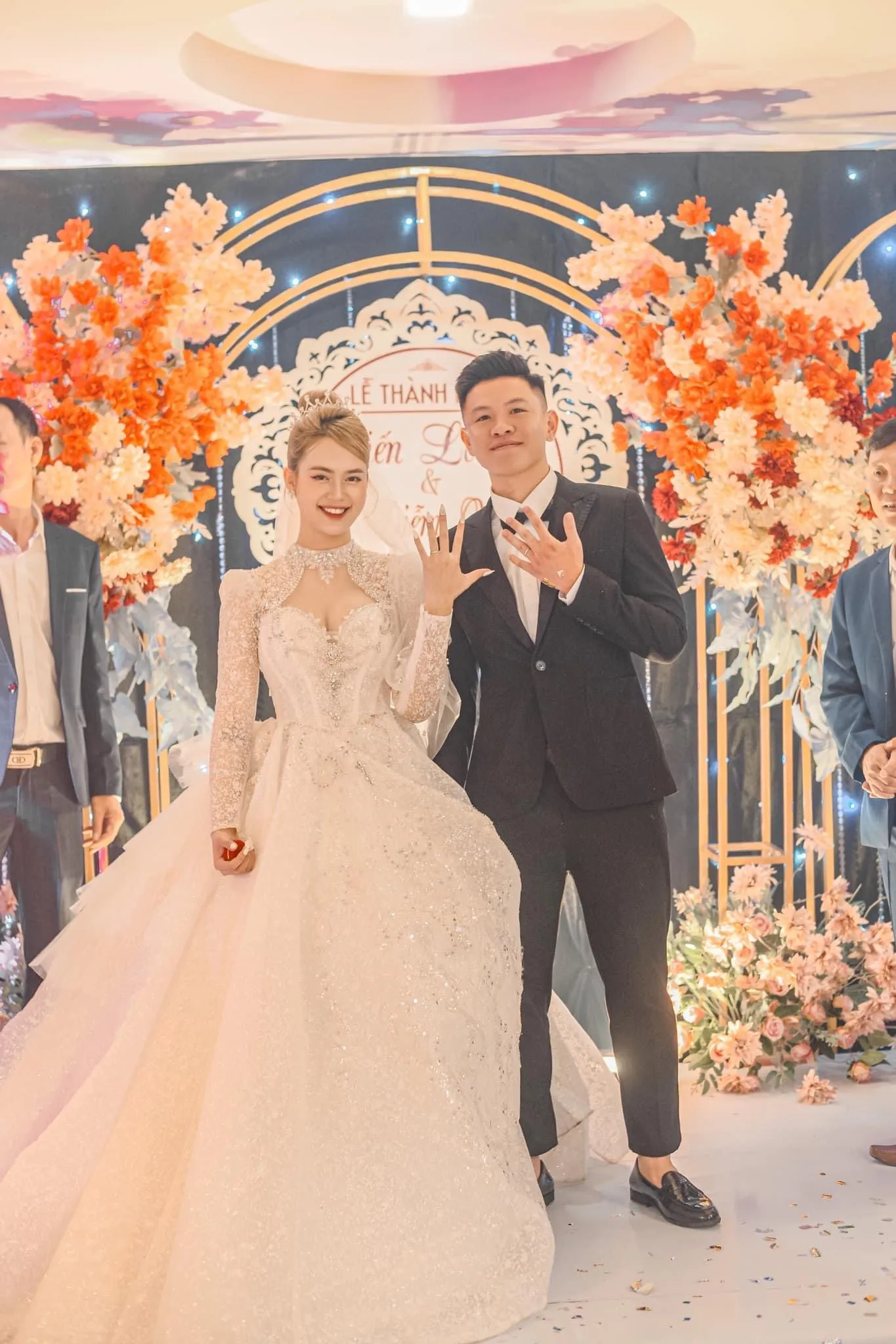 khoanh-khac-doi-thuong-cua-tien-long-va-vo (1)