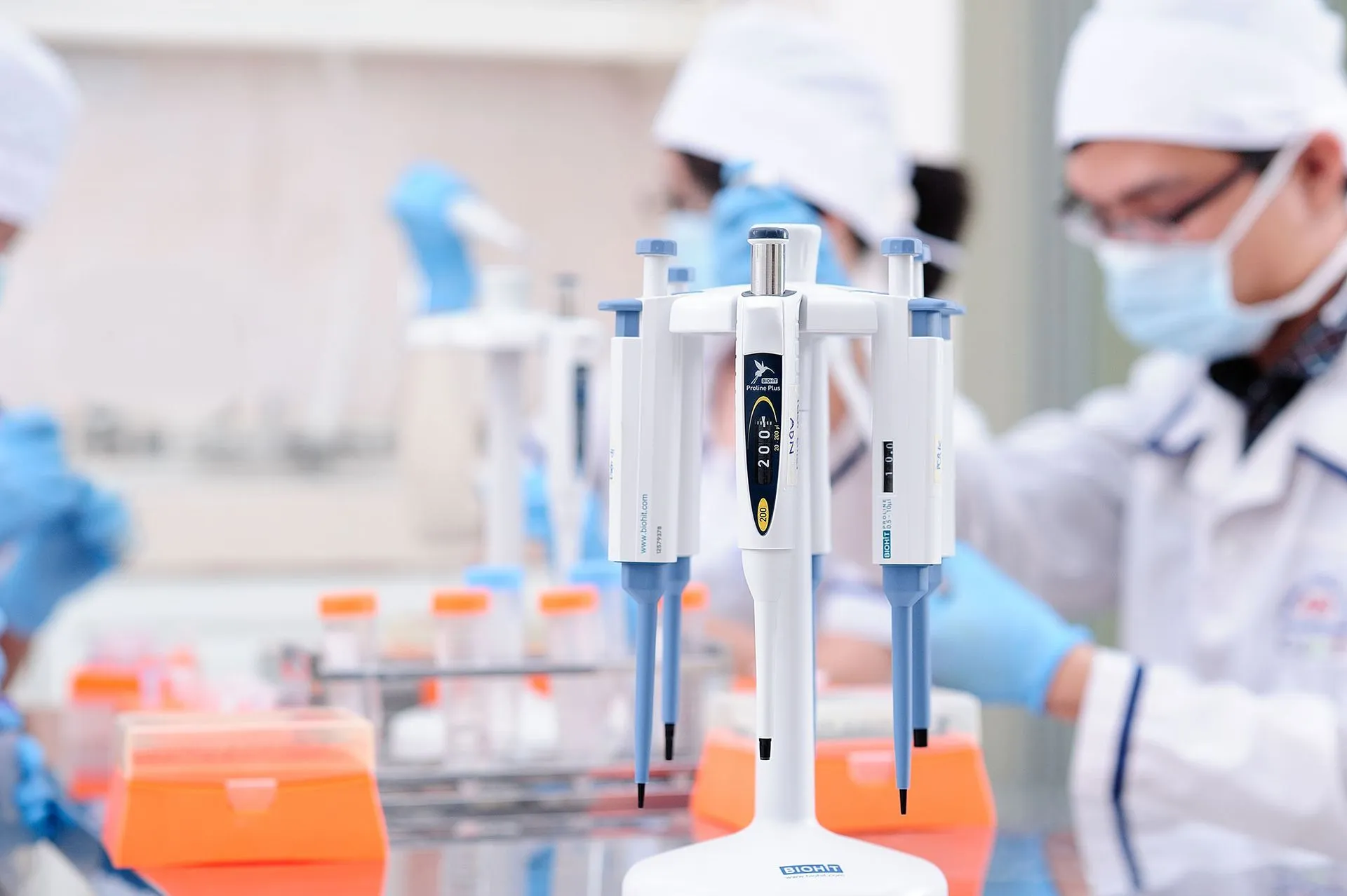 thay-con-trai-giong-ong-noi-bo-lien-dua-di-xet-nghiem-adn (2)