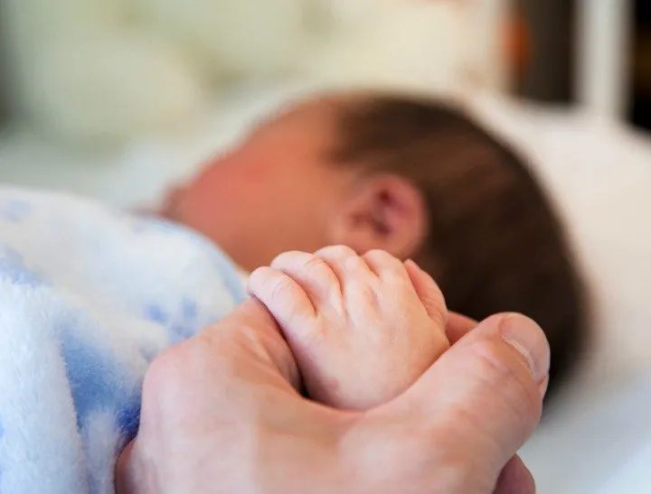 thay-con-trai-giong-ong-noi-bo-lien-dua-di-xet-nghiem-adn (3)