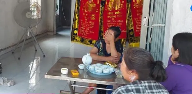 chong-danh-vo-vi-mai-xem-dien-thoai (1)