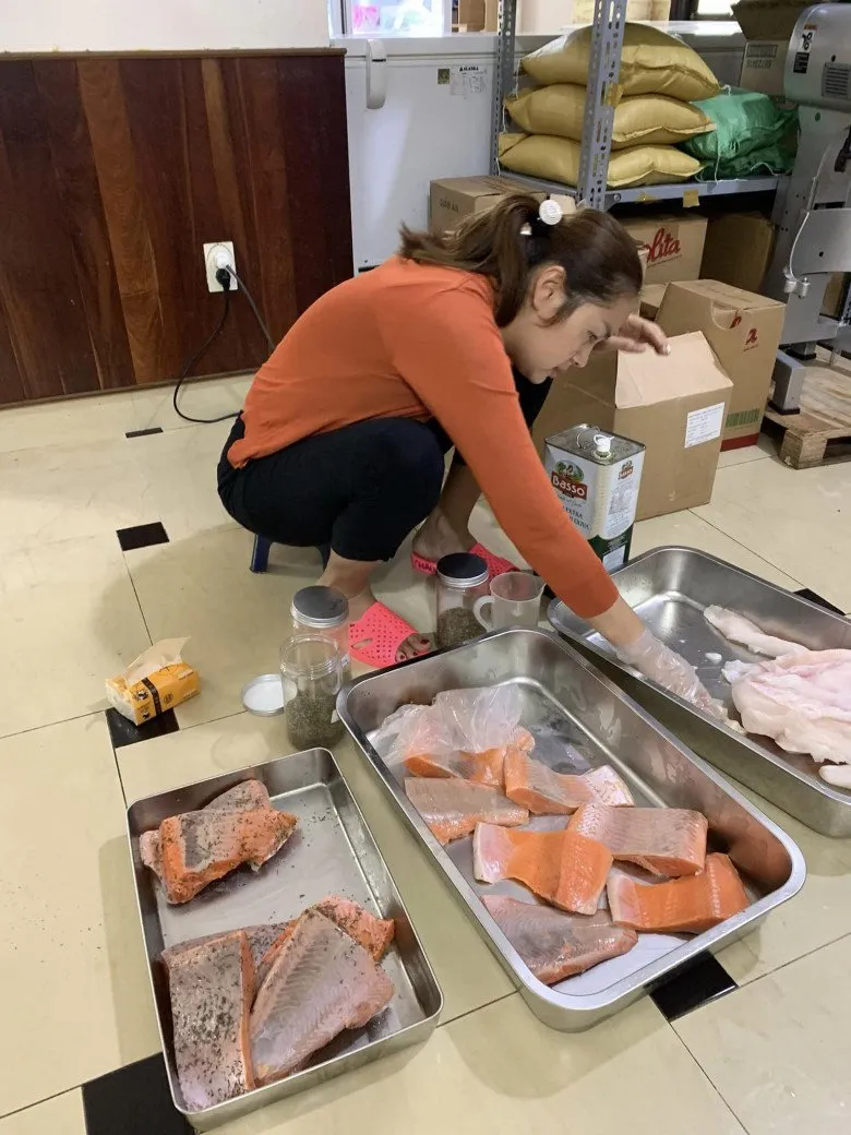 diem-chau-lam-me-don-than-ban-banh-trang-nuoi-con (3)