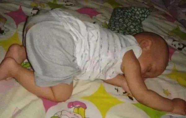 dua con 1 tuoi di kham phat hien su that cua bao mau  (3)