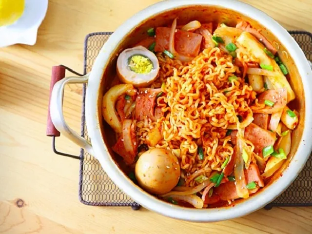 vi-sao-mi-an-lien-duco-goi-la-mi-tom (2)