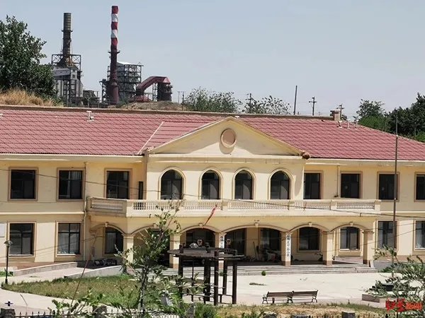 nguoi-phu-nu-nhan-nuoi-100-nguoi-con] (4)