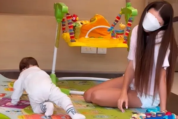 vo-tay-bui-tien-dung-xuong-sac-vi-cham-con (6)