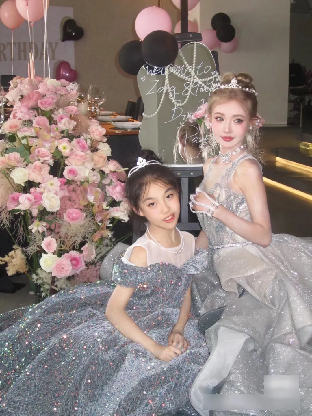 me-2-con-38-tuoi-nhan-sac-nhu-nu-sinh (2)