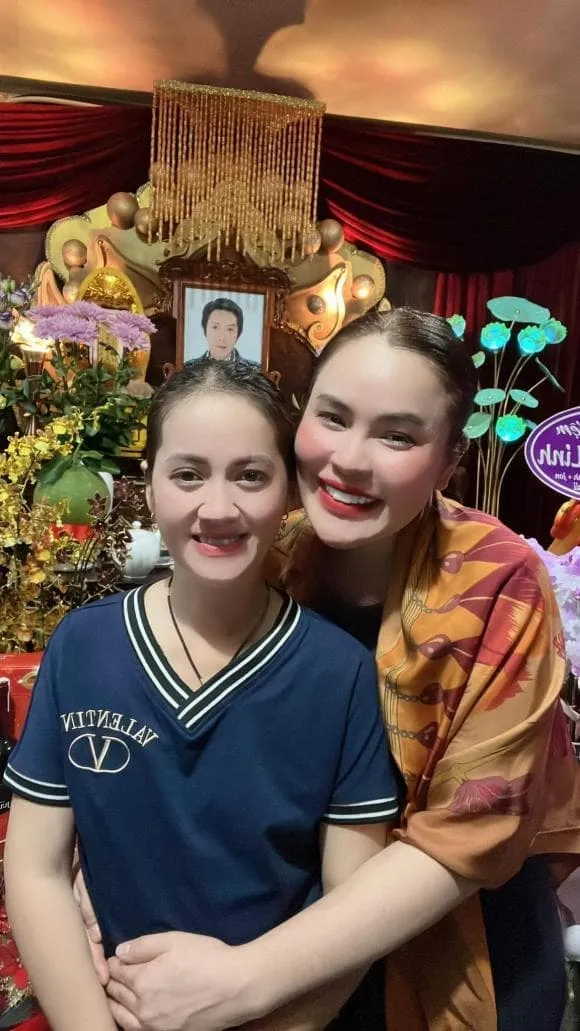 hong-loan-tra-lai-day-chuyen-cho-phuong-le (2)