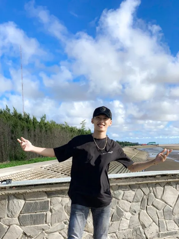 chang-trai-co-ten-giong-cau-thu] (1)