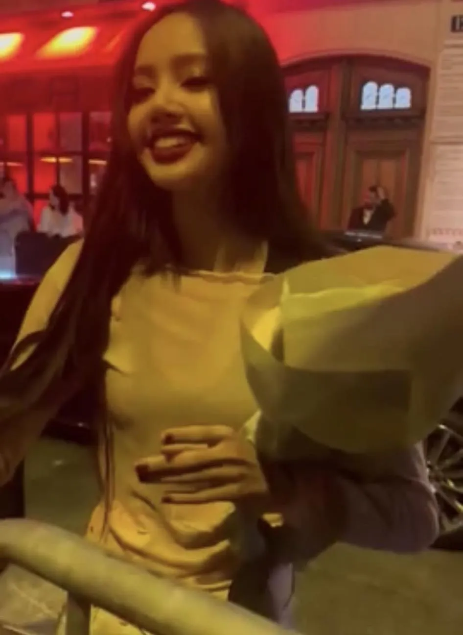 lisa-tu-choi-ky-tang-kh-thay0anh-rose (9)