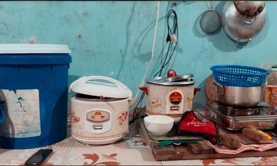 phung-ngoc-song-chat-vat-hung-thuan-giup-do (8)