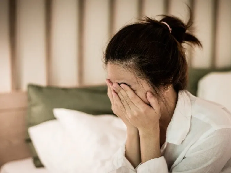 con-gai-khoe-ngu-voi-bo-me-phat-hien-dieu-dau-long (2)