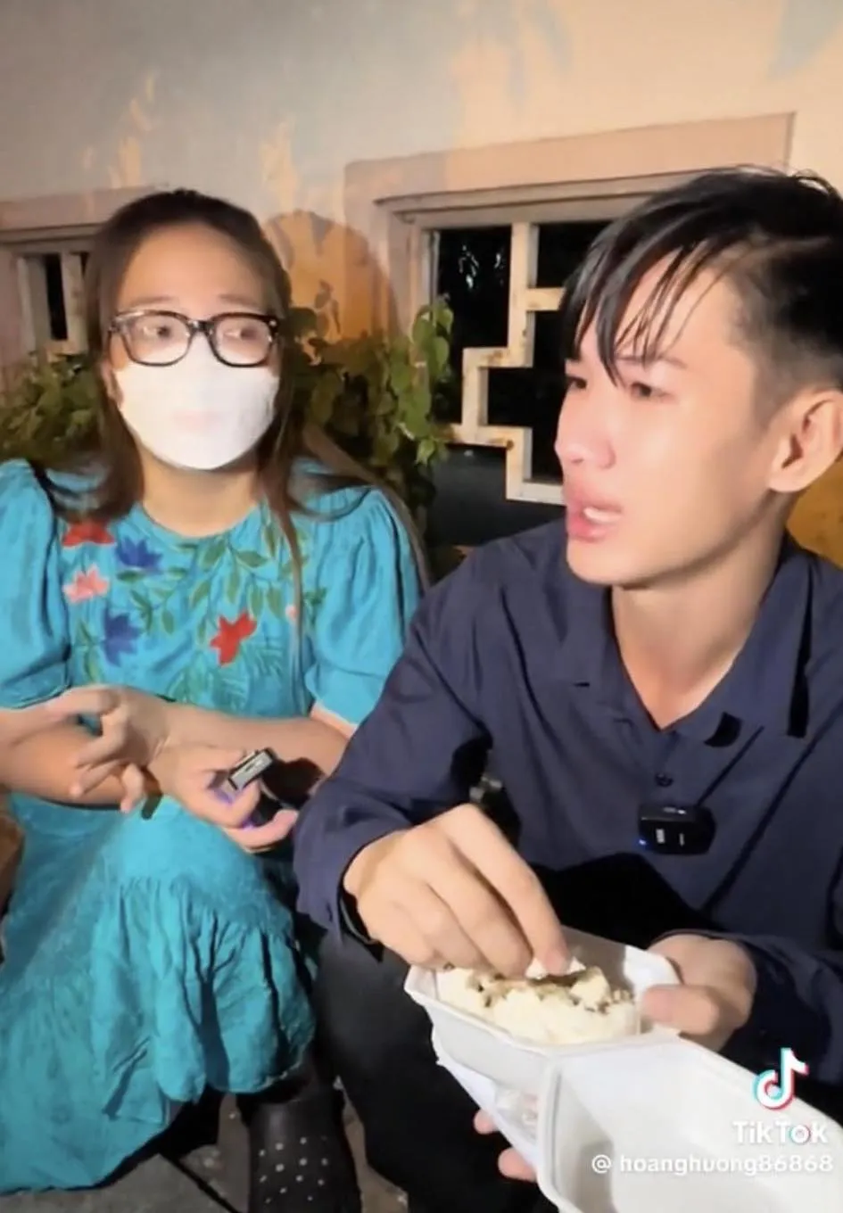 chang-trai-quy-xin-vien-phi-cho-cha (4)