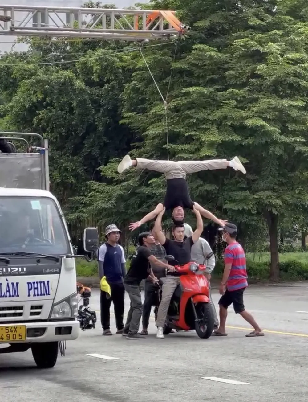 can-anh-qua-trinh-lam-xiec-tren-xe-cua-quoc-co-quoc-nghiep (4)