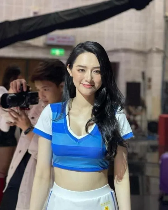 nu-sinh-duong-len-dinh-olympia-lot-xac-sau-9-nam (4)