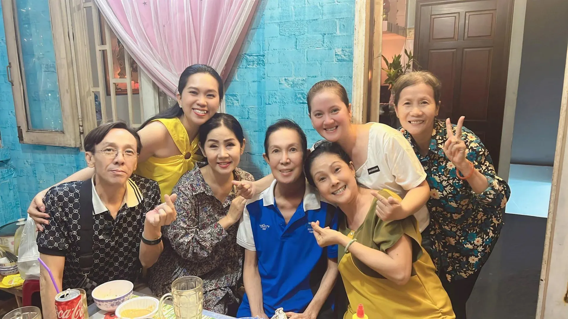 me-con-hong-phuong-don-do-ra-khoi-nha (0)