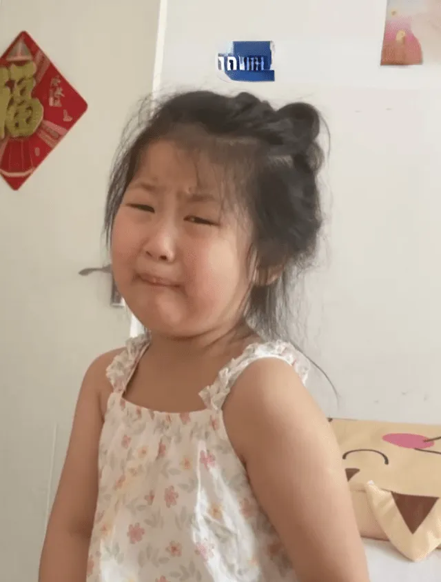 co-be-kkhoc-loc-hoi-sao-minh-lai-giong-bo (1)