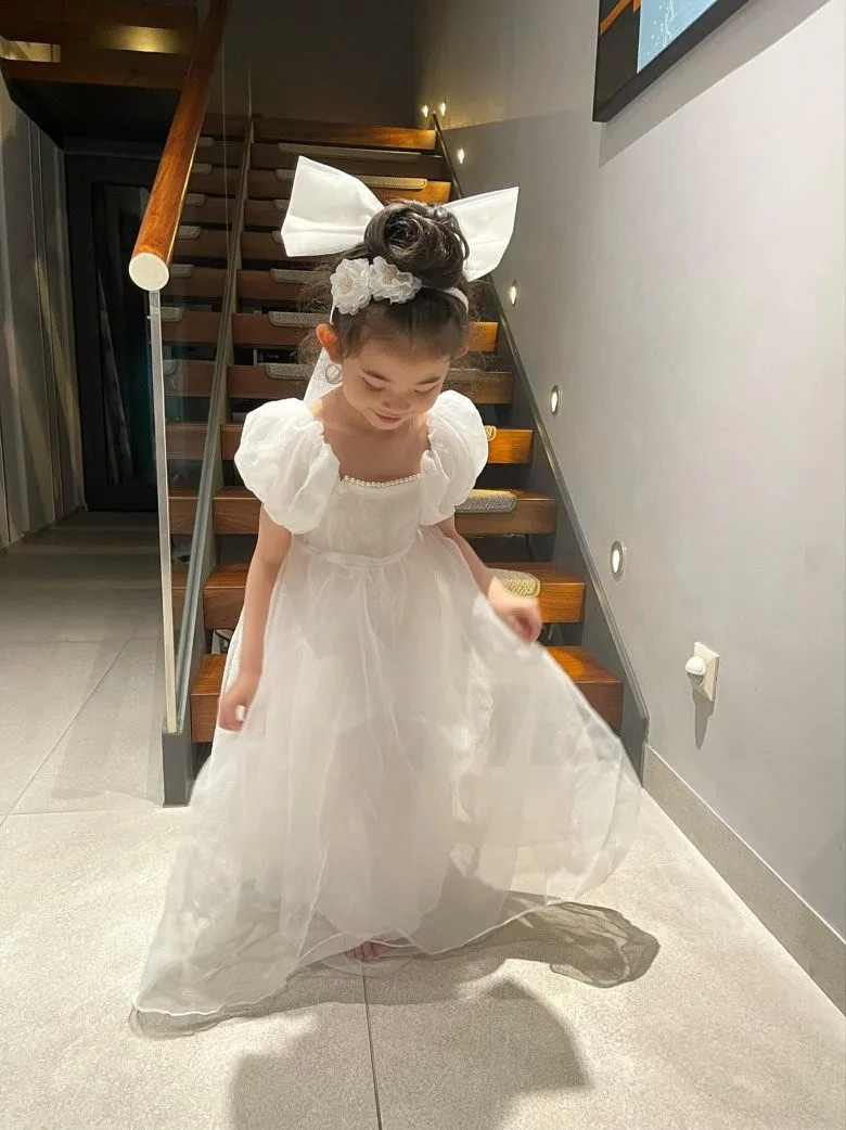 mai-ho-lay-chong-doanh-nhan-roi-xa-showbiz-con-gai-5-tuoi-xinh-nhu-hoa-hau (14)