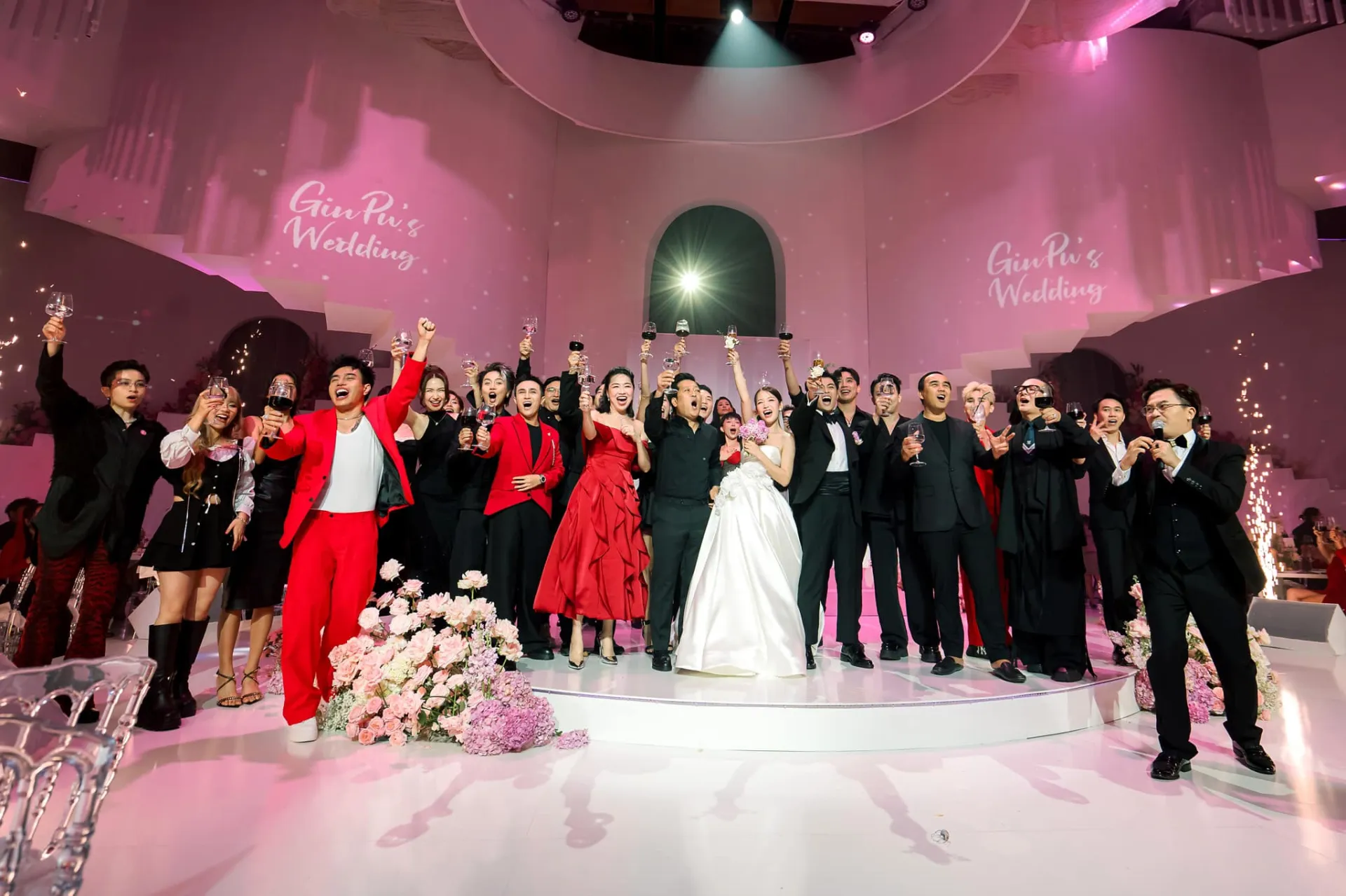 ngoc-phuoc-bi-chan-o-dam-cuoi=puka (2)