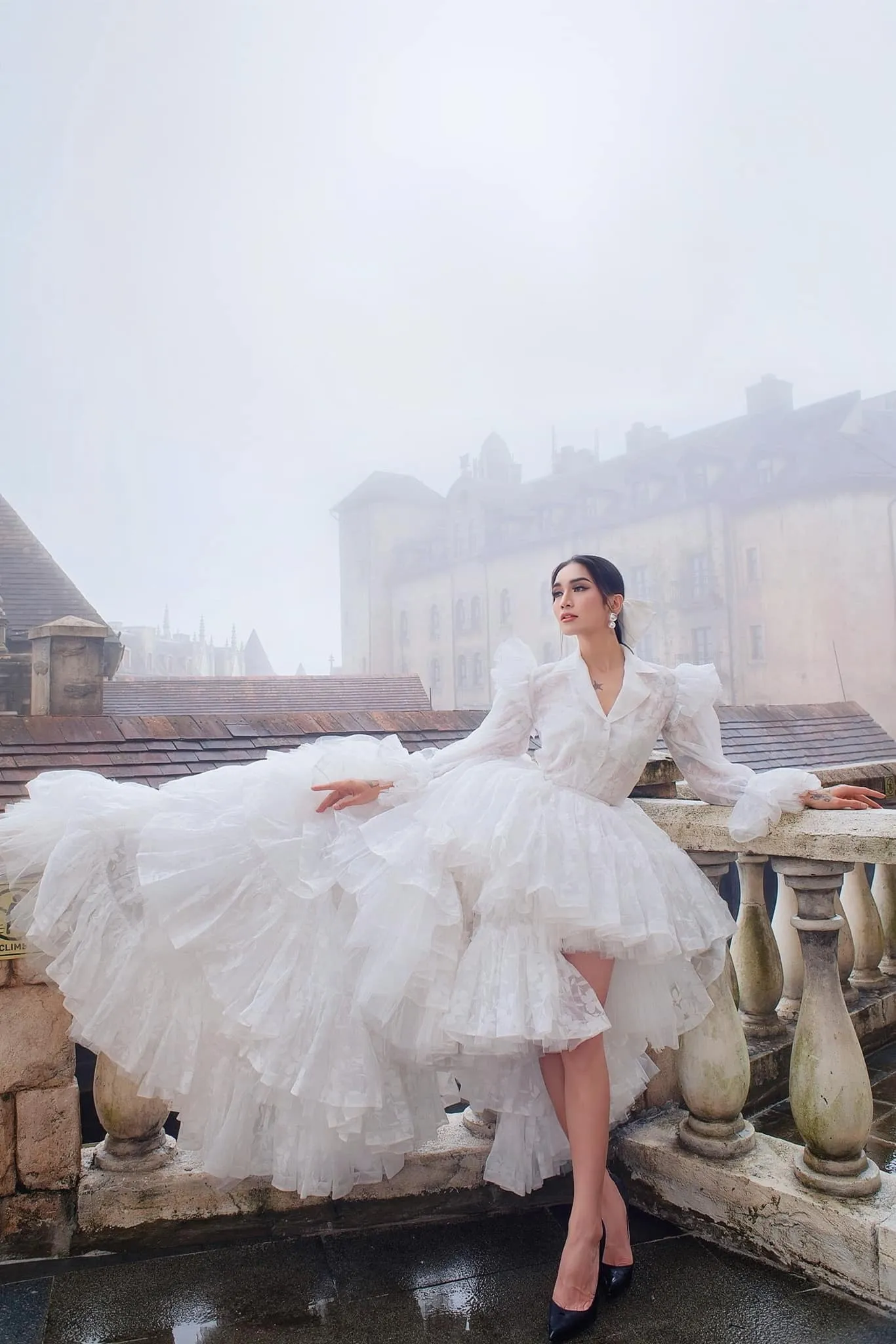 bb-tran-chuan-bi-vay-long-lay-di-an-cuoi-puka (1)