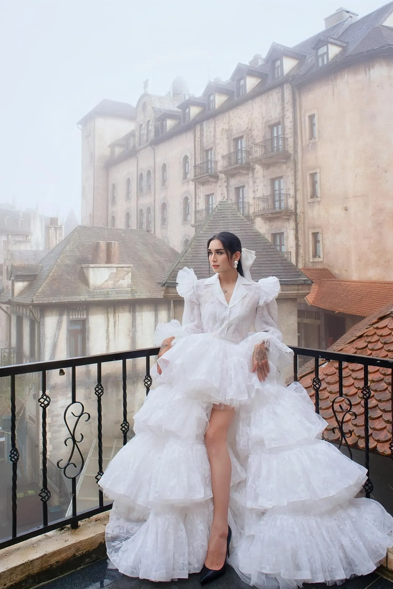 bb-tran-chuan-bi-vay-long-lay-di-an-cuoi-puka (2)