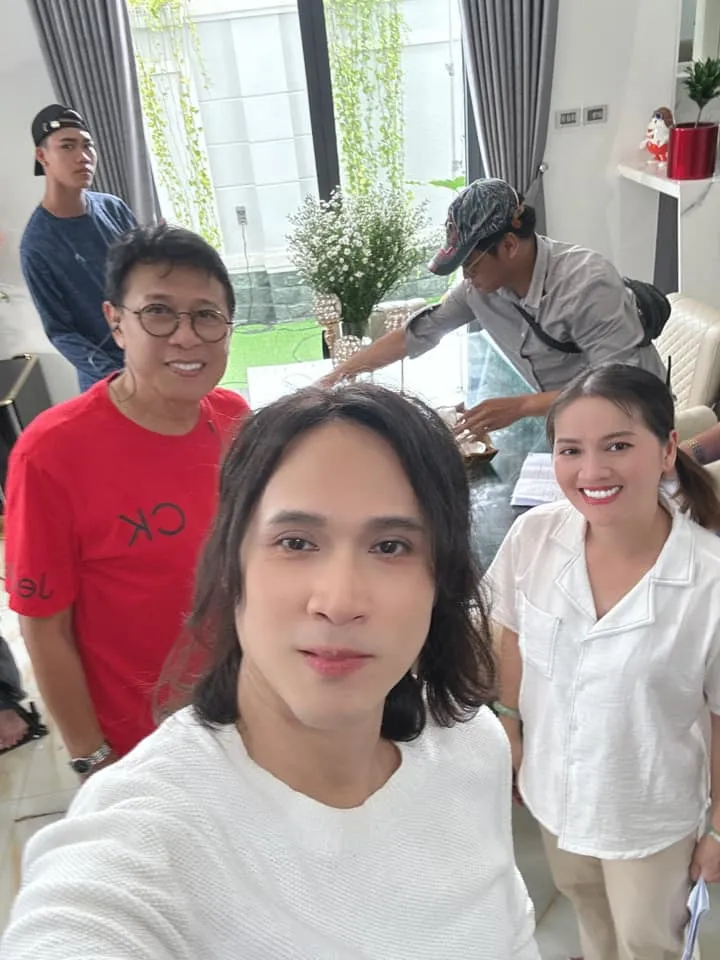 PHUONG-LE-XICH-MIC-VOI-HONG-LOAN (1)