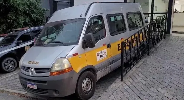 be trai 2 tuoi mat tren xe buyt (3)