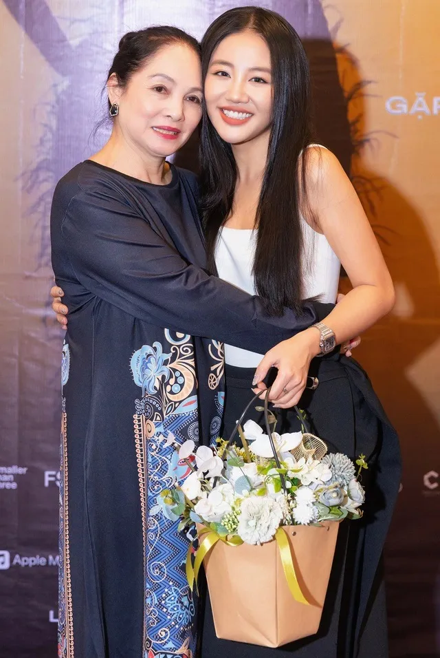 nghe -si-ha-thuy-nhan-danh-hieu-nsnd (3)