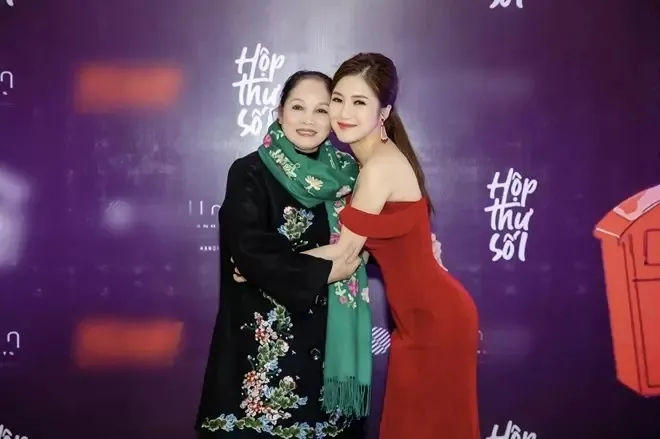 nghe -si-ha-thuy-nhan-danh-hieu-nsnd (8)