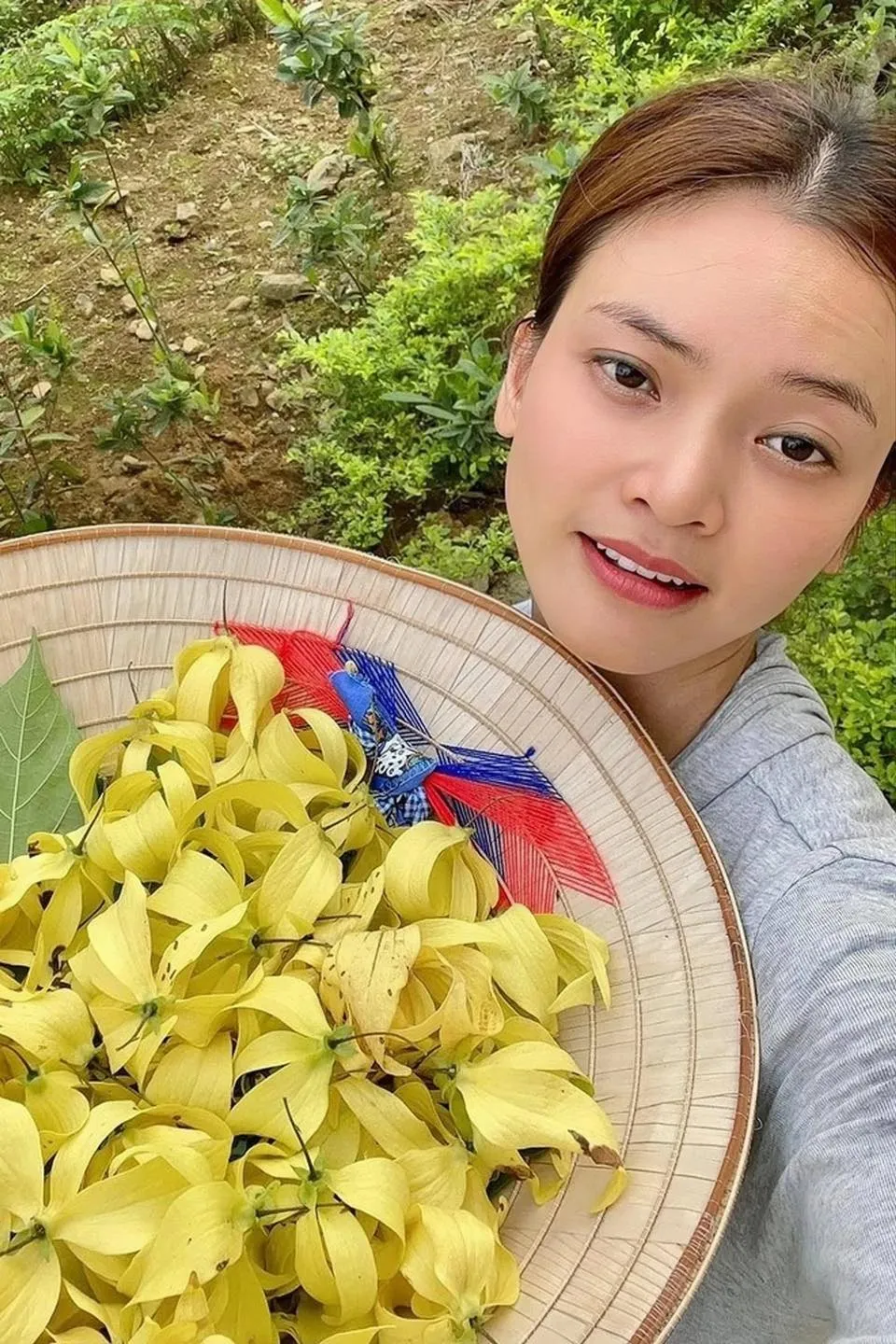 ca si pham phuong thao tre nhat duoc phong ndnd (3)