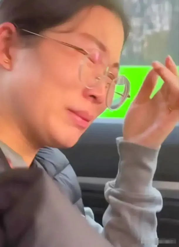 co-gai-that-lac-bo-me-sau-30-nam-gap-lai (1)