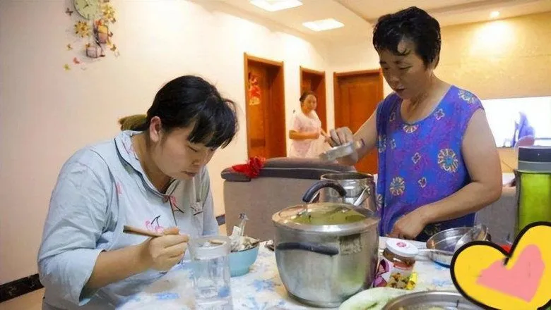 vo-bau=-thuong-xuyen-ra-ngoai-buoi-toi (3)