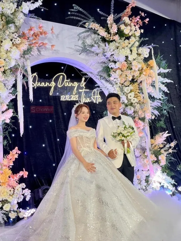 co-gai-vuot-9600km-du-dam-cuoi-ban-than (5)