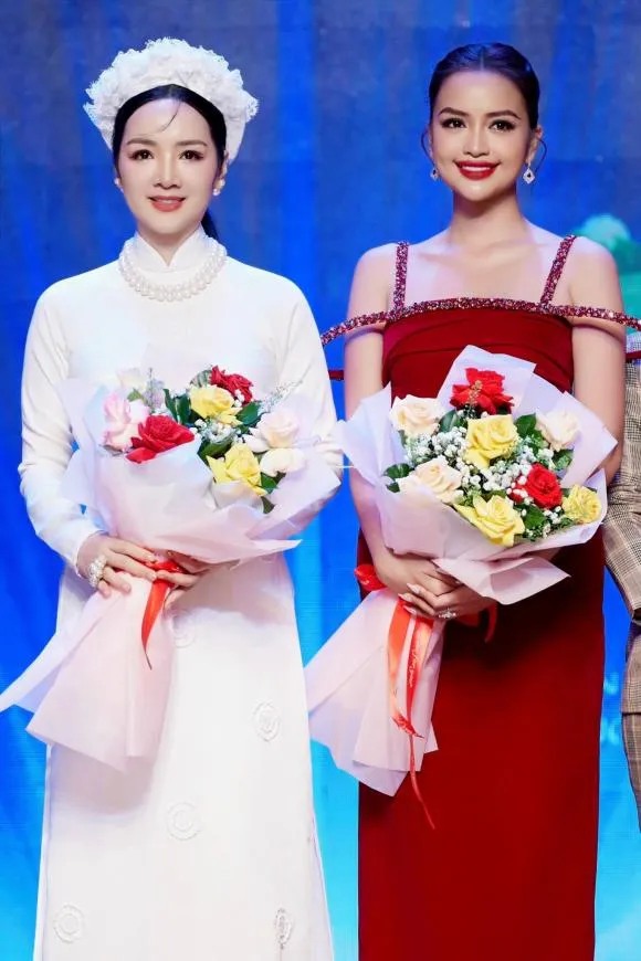 hoa-hau-giang-my-tu-choi-chup-anh (1)
