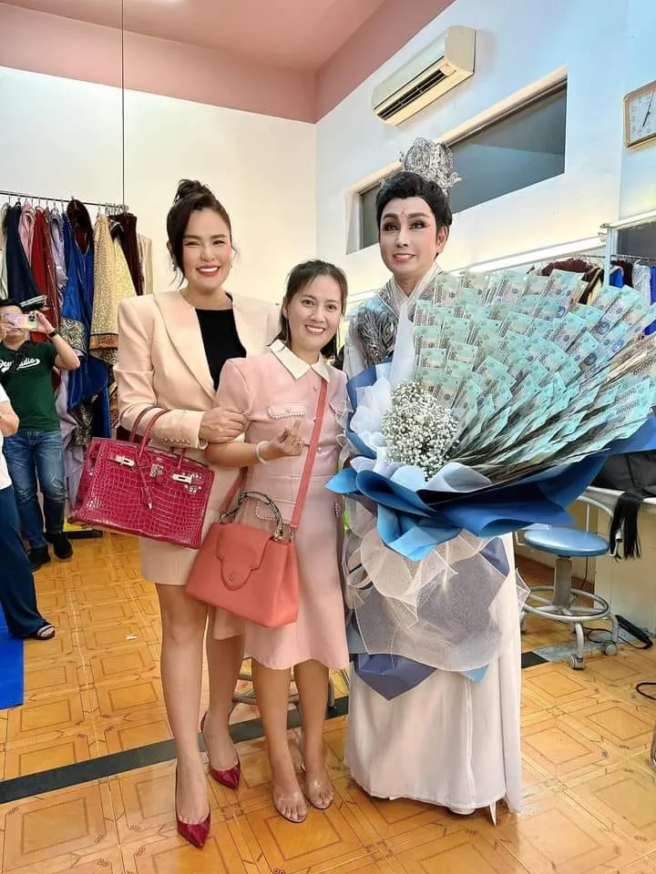 phuong-le-khang-dinh-khong-biet-hong-loan (1)