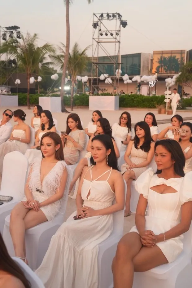 bo-hoa-cuoi-doc-dao-cua-van-hugo (3)