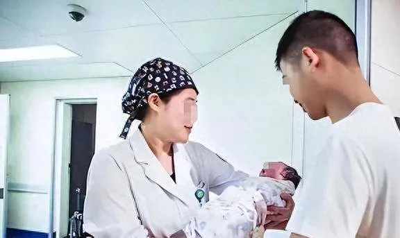 con-dau-ve-vien-mo-gia-dinh-chong