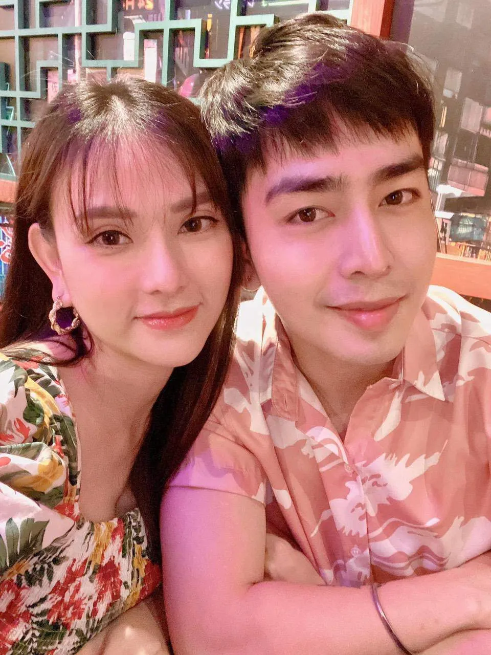 thu-thuy-lay-chong-tre-10-tuoi-duoc-me-chong-hua-tangdat (1)