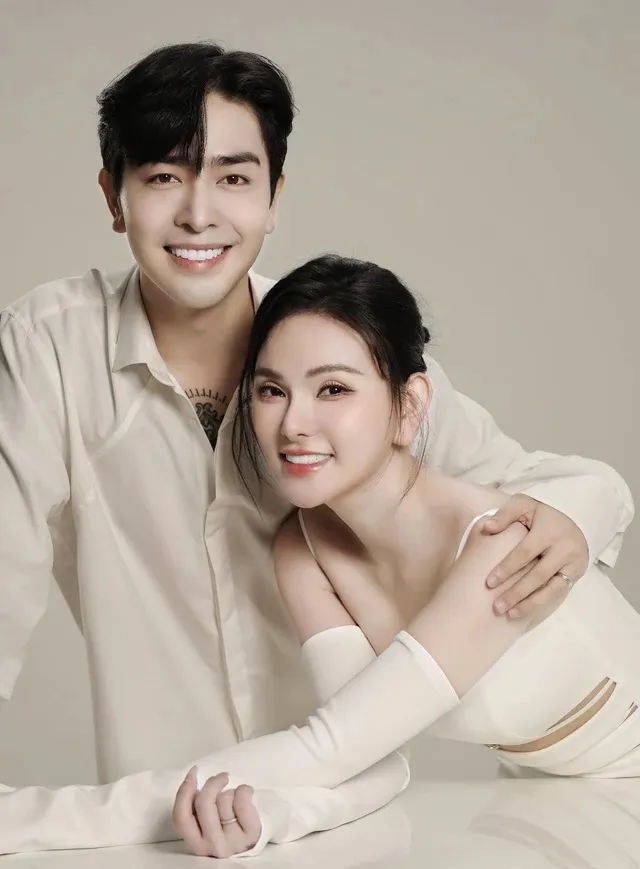 thu-thuy-lay-chong-tre-10-tuoi-duoc-me-chong-hua-tangdat (2)