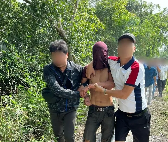 nghi-pham-hai-co-gai-khoc-huhu-khi-bi-bat (1)