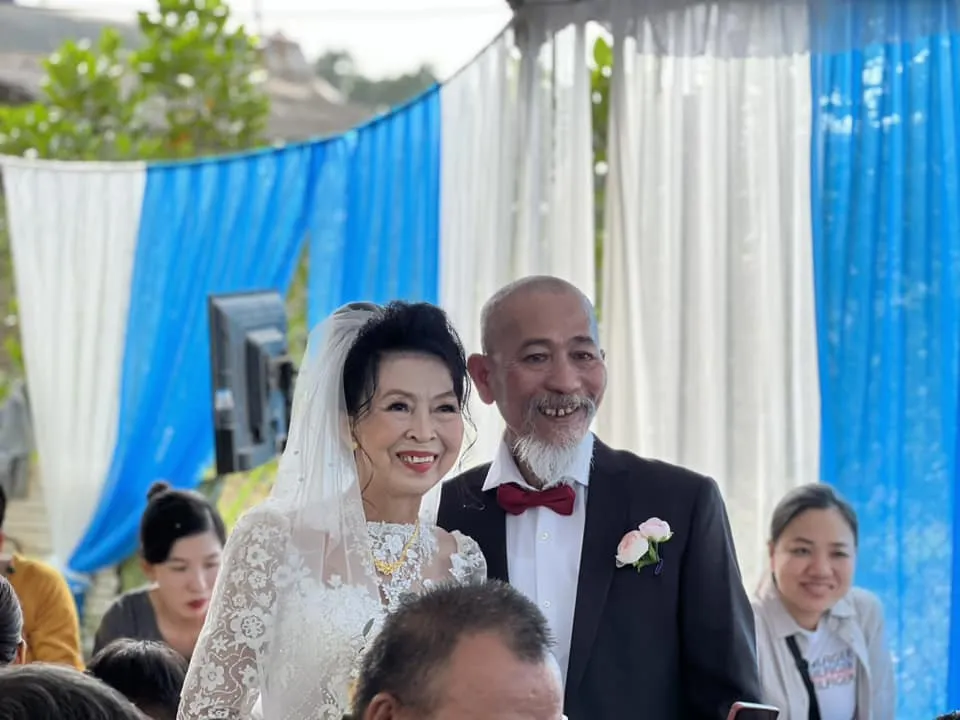 dam-cuoi-cap-doi-u70-va-62-tuoi (2)