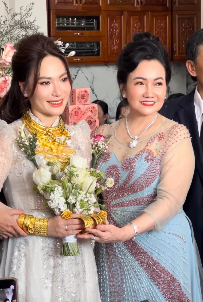 dam-cuoi-khung-cua-co-dau-can-tho (2)