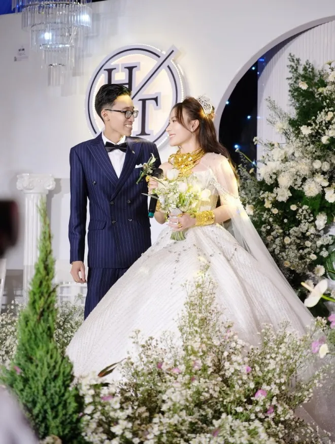 dam-cuoi-khung-cua-co-dau-can-tho (4)