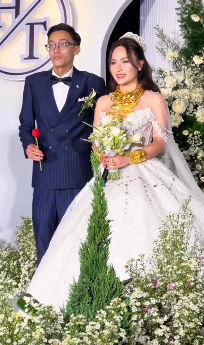 dam-cuoi-khung-cua-co-dau-can-tho (5)