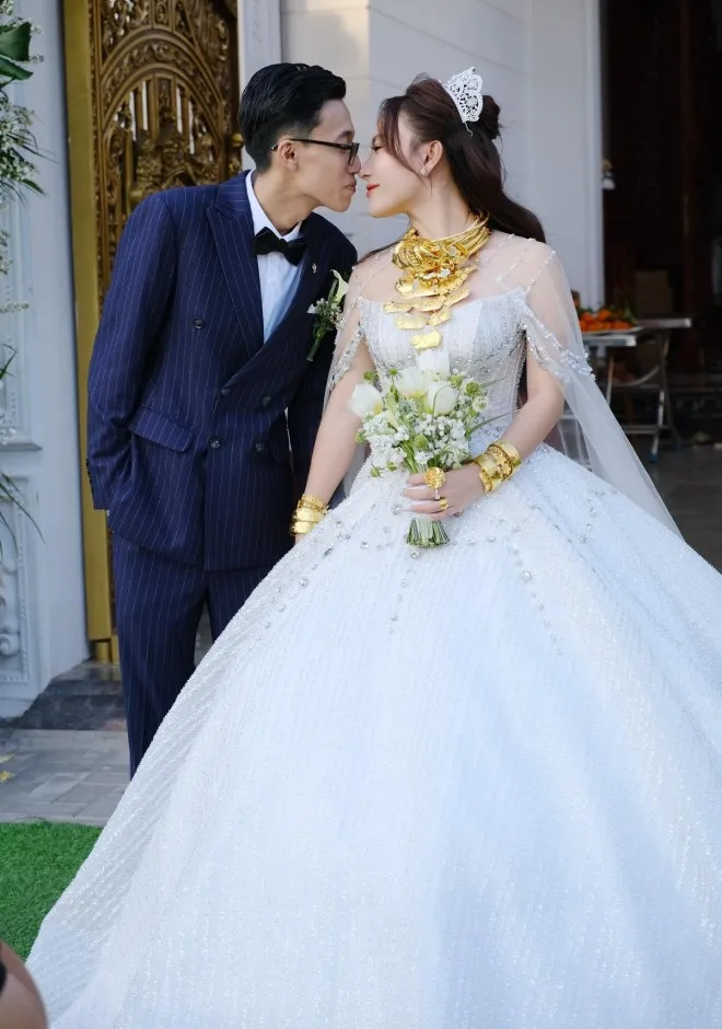 dam-cuoi-khung-cua-co-dau-can-tho (7)