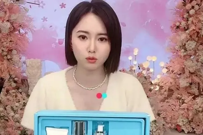 nu-dien-vien-thich-nhom-ngo-chong-nguoi-khac (1)