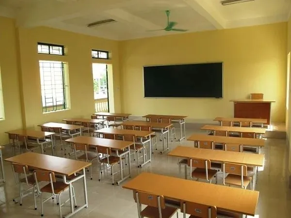 nu-sinh-bi-ban-hoc-keo-ghe-dan-den-chan-thuong (3)