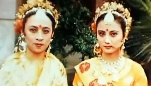 dien-vin-tho-ngoc-tay-du-ky (1)