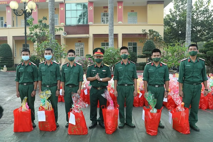 bo-doi-ra-quan-duoc-bao-nhieu-tien (1)