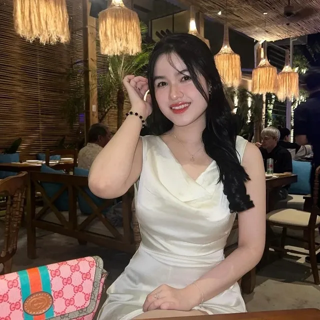 nhan-sac-gai-sinh-2k2-hen-hi-ky-su (10)